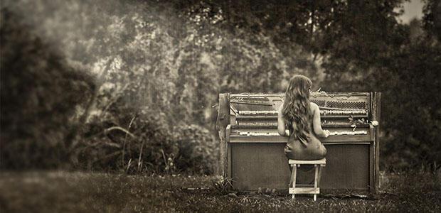 «Μαθήματα πιάνου» της Ιωάννας Καρατζαφέρη
