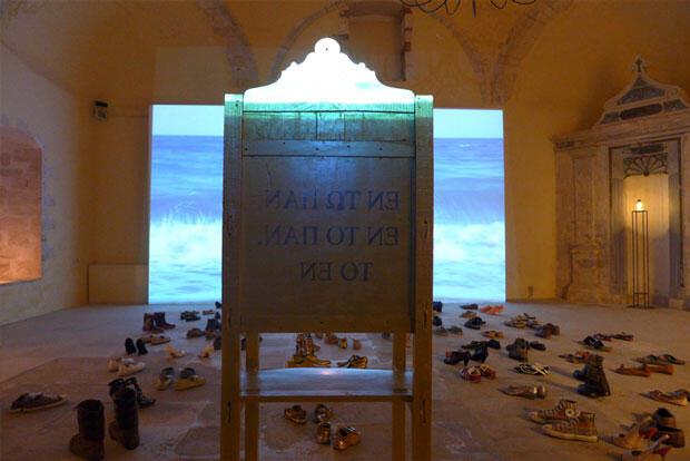 «Τα 700 ονόματα του Θεού» του Μάριου Σπηλιόπουλου στο Γιαλί Τζαμί στα Χανιά