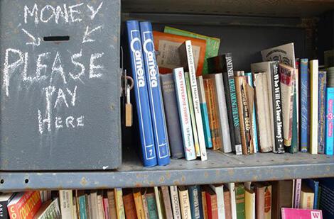 Το βιβλιοπωλείο Honesty στη θρυλική βιβλιούπολη Hay-on-Wye στην Ουαλία