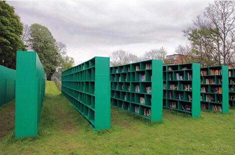 Μια υπαίθρια βιβλιοθήκη του Massimo Bartolini στη Γάνδη
