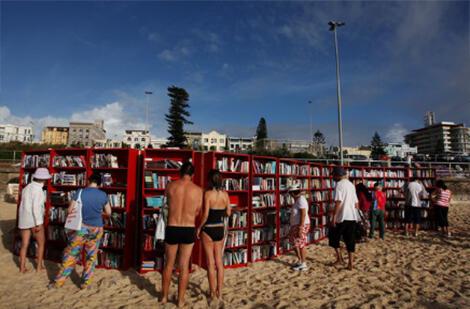 Η ΙΚΕΑ δημιούργησε τη μεγαλύτερη υπαίθρια βιβλιοθήκη στο Bondi Beach του Σίδνεϊ