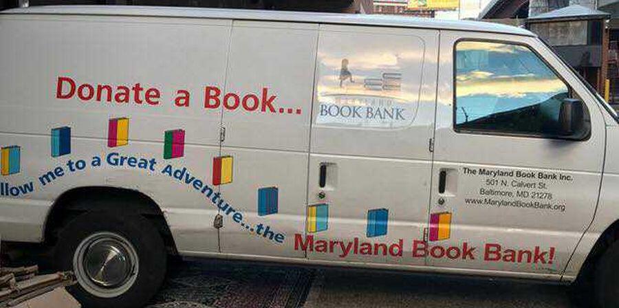 Κλέφτες «χτύπησαν» φορτηγάκι που χάριζε βιβλία σε παιδιά
